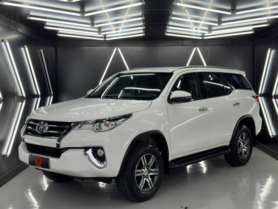 TOYOTA HILUX SW4 2.7 SRV 7 LUGARES 4X2 16V FLEX 4P AUTOMÁTICO TOYOTA HILUX SW4 2.7 SRV 7 LUGARES 4X2 16V FLEX 4P AUTOMÁTICO